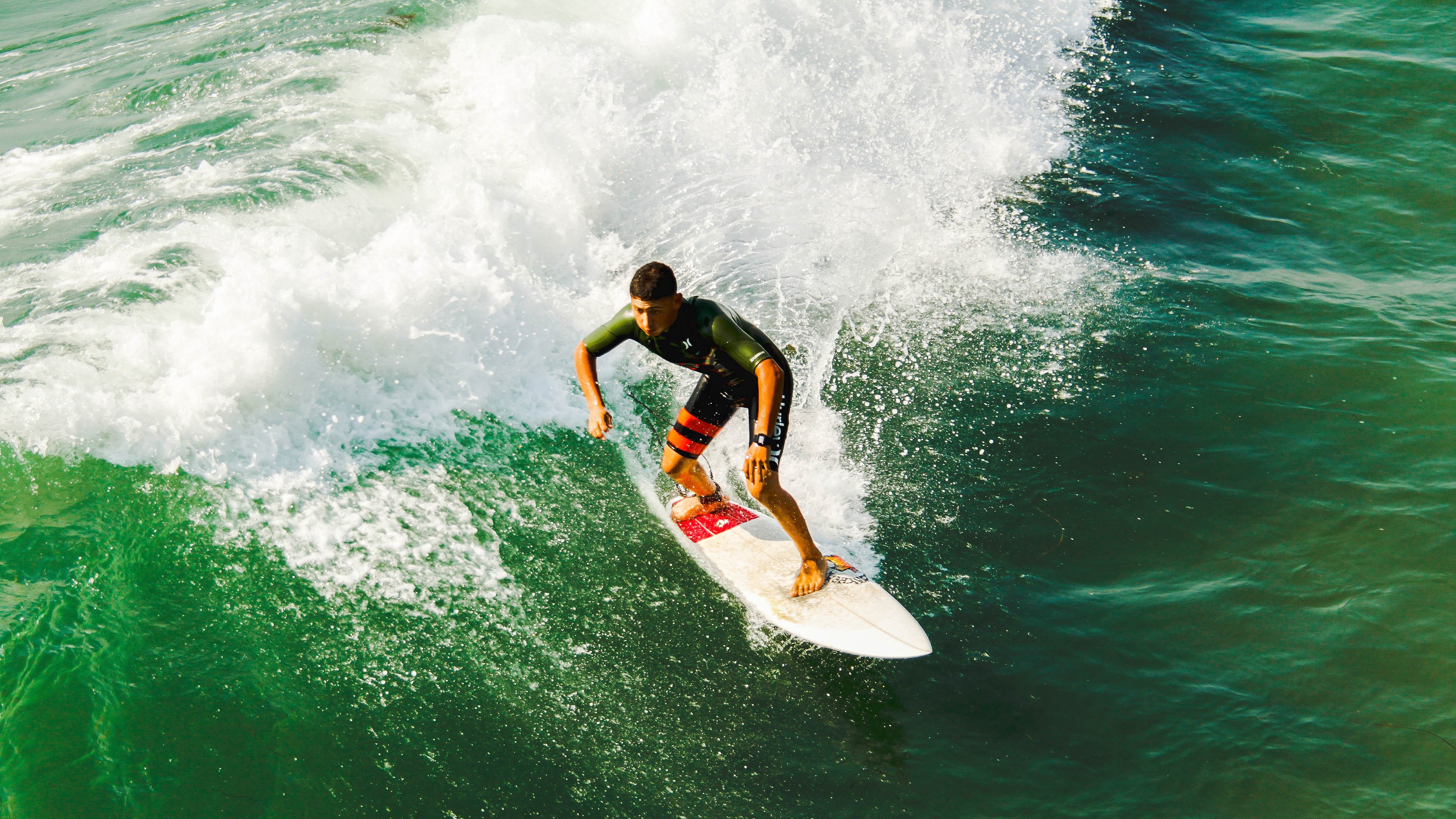 巴雷特：全黑队进攻阵型中的关键推动者，精准决策和传球让比赛更具深度
