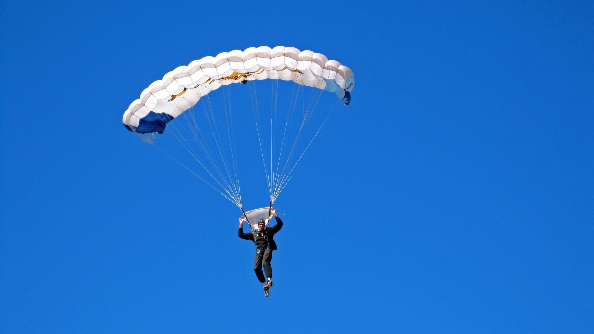 王宗源冲线瞬间引爆现场气氛，王宗源帅气